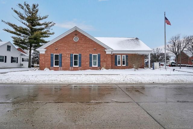 102 S 3rd St, Saint Clair