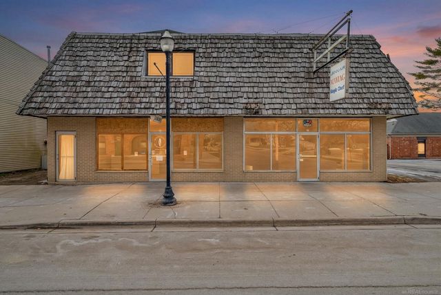 33 N Howard St, Croswell
