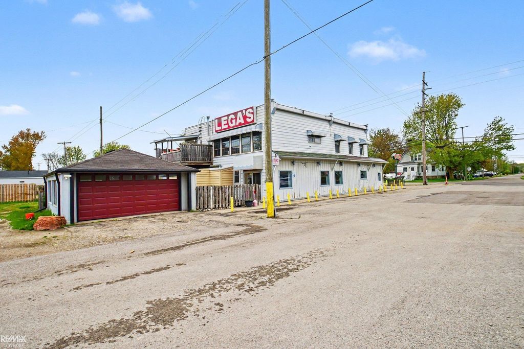 9724 Pearl Beach Blvd, Clay township