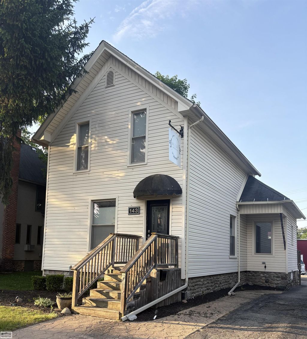 143 W Saint Clair St, Romeo village