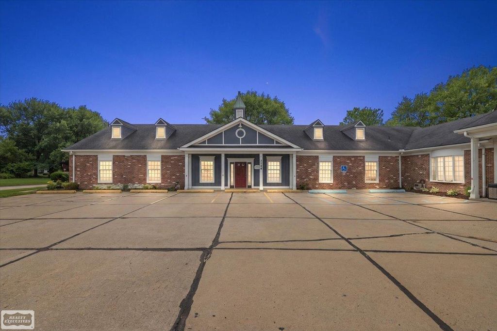 37244 S Groesbeck Hwy, Clinton charter township