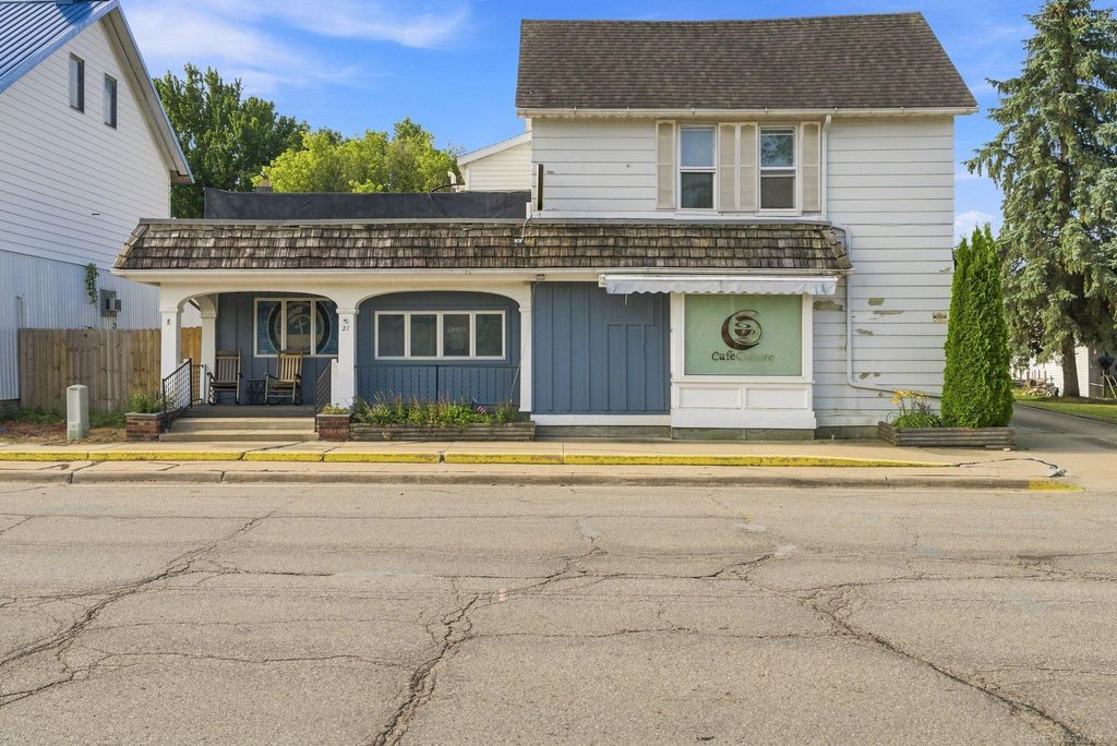 29 W Lapeer St, Peck village