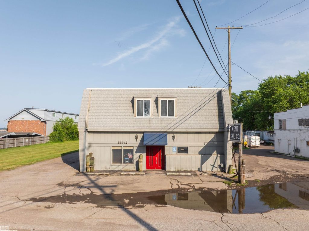 35942 Jefferson Ave, Harrison charter township
