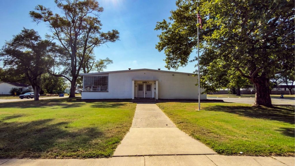 22021 Memphis Ave, Warren city