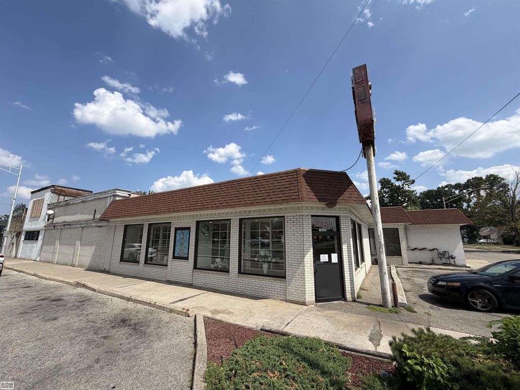 19200 Kelly Rd, Detroit city