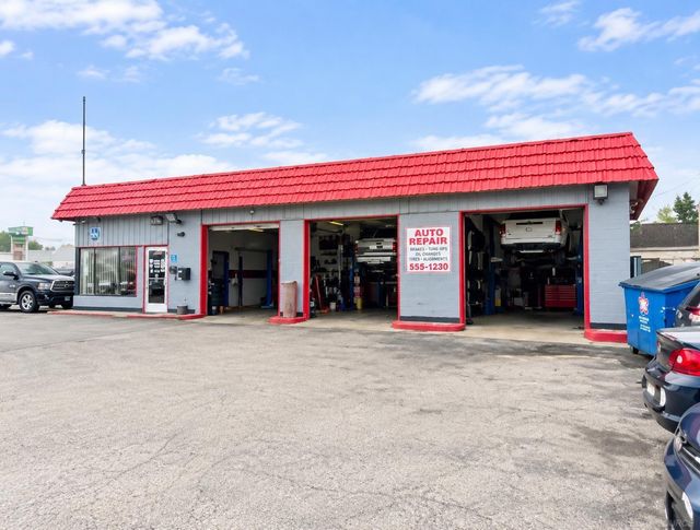 30985 Schoenherr Rd, Warren