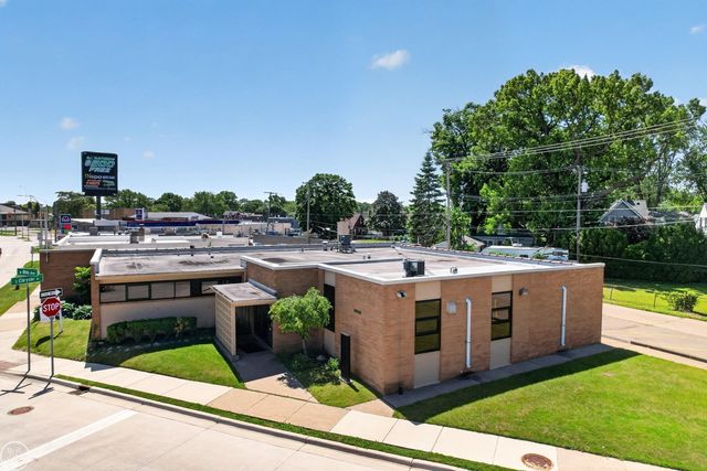 22655 S Chrysler Dr, Hazel Park