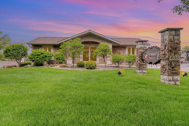 635 N Center Rd, Saginaw