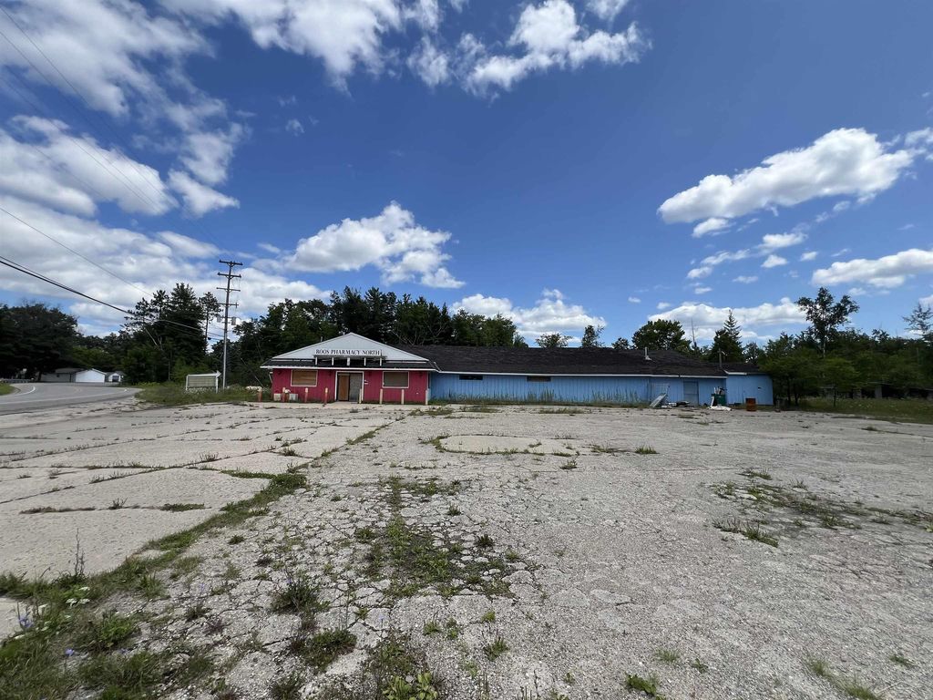 2370 Greenwood Rd, Mills township
