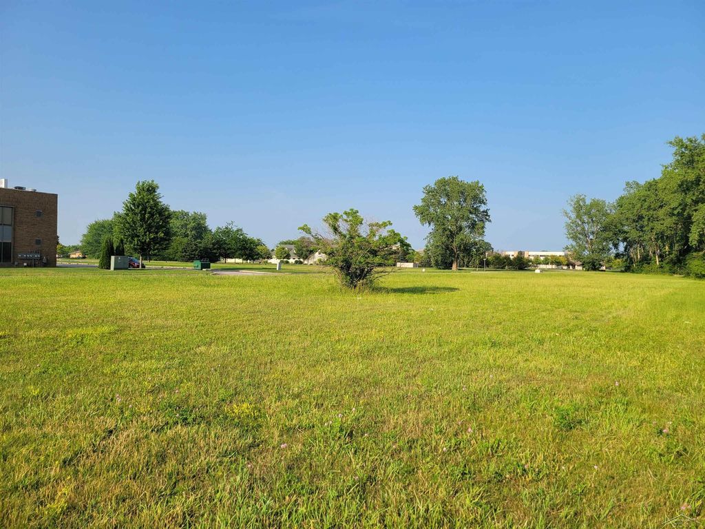 S Mcleod Dr, Saginaw charter township