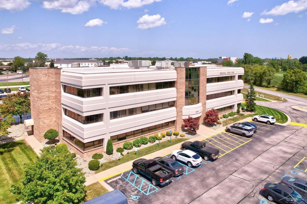 4705 Towne Centre Rd, Saginaw charter township