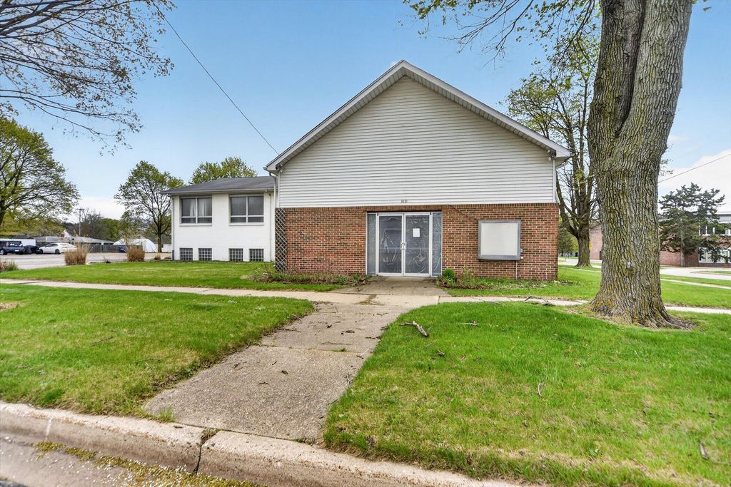 310 E Green Street, Marshall city