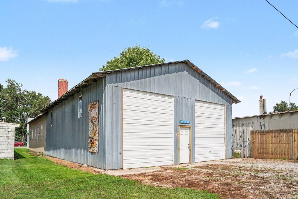 123 W Jackson Drive, Tekonsha village