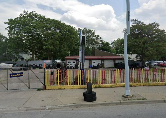 820 S Division Avenue, Grand Rapids