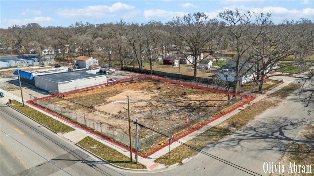 1263 E Broadway Avenue, Norton Shores city