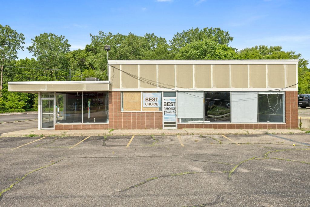2611 Alpine Avenue Nw, Walker city