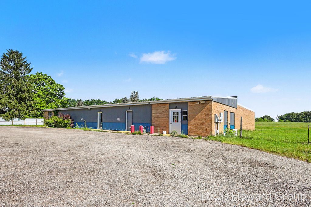 2565 111th Avenue, Trowbridge township