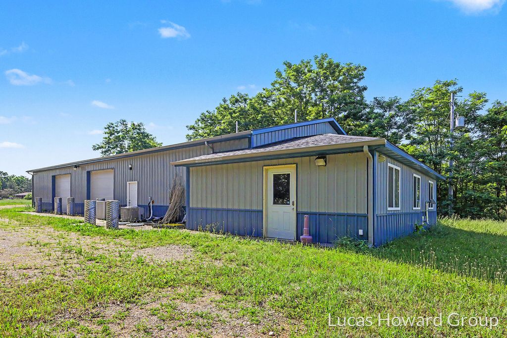 2569 111th Avenue, Trowbridge township