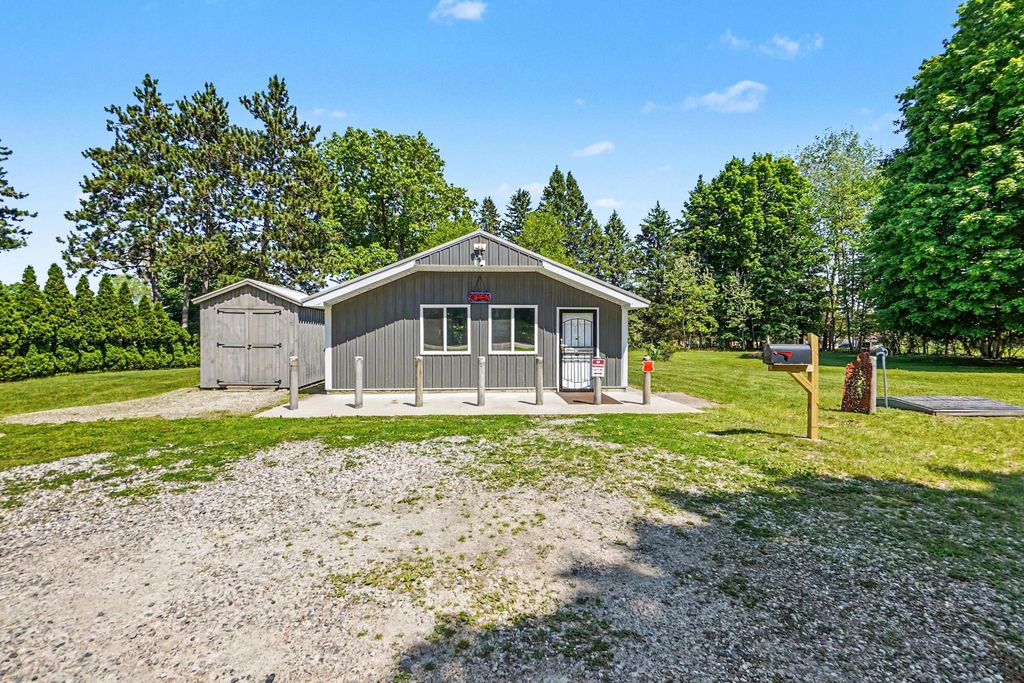 2811 S Sheridan Road, Evergreen township