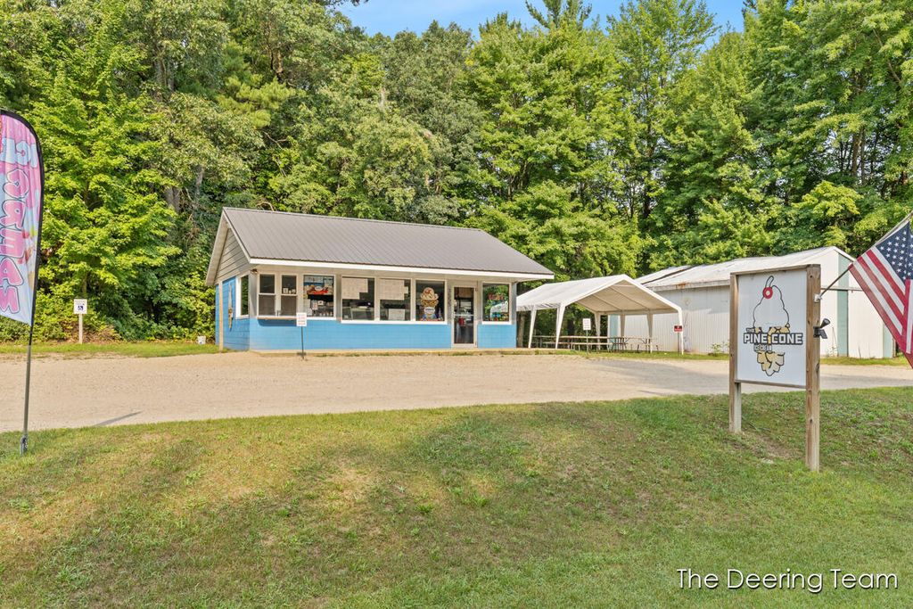 3555 S Elm Avenue, Big Prairie township