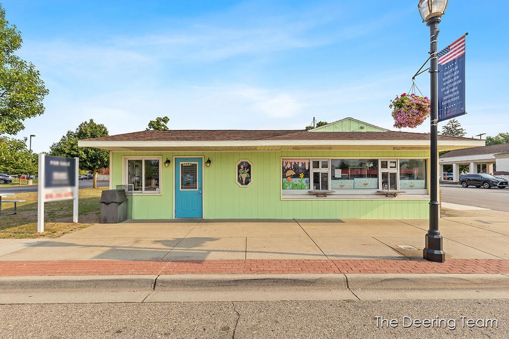1053 E Wilcox Avenue, White Cloud city