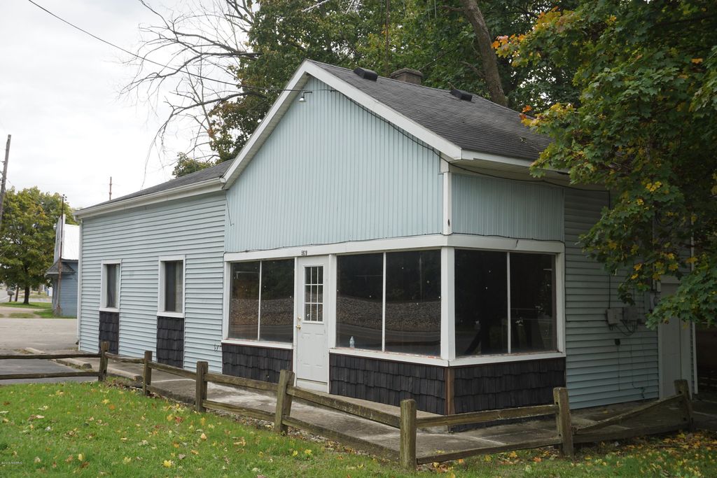 5928 E Michigan Avenue, Comstock charter township