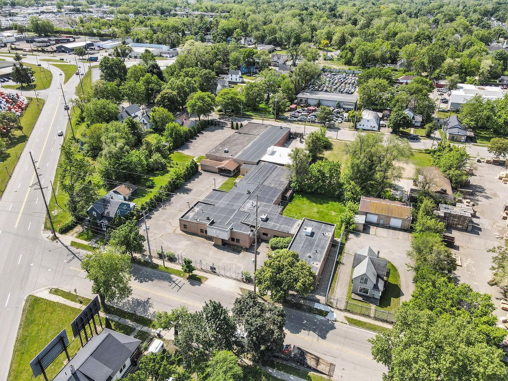 1206 E Crosstown Parkway, Kalamazoo city