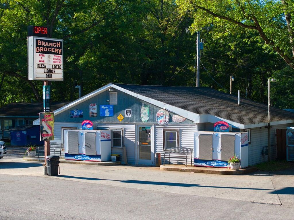 9445 Us 10, Branch township