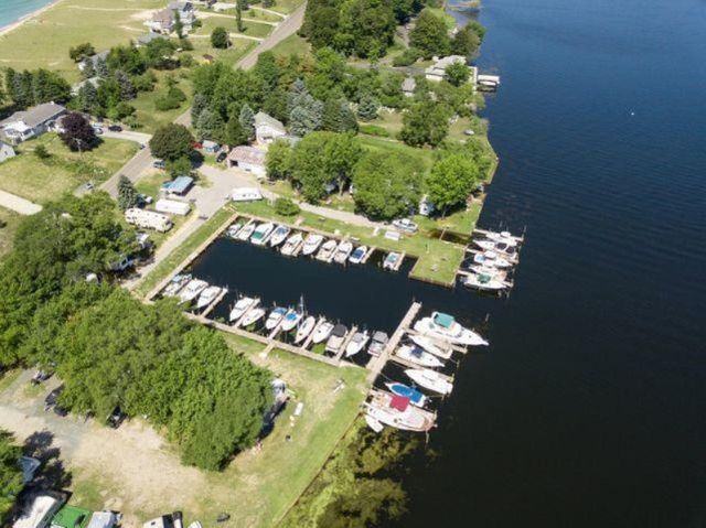 846 S Lakeshore Drive, Ludington