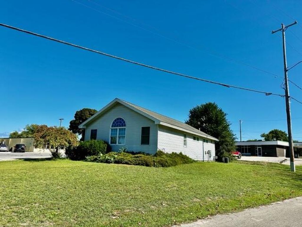 7659 Lake Street, Bear Lake village