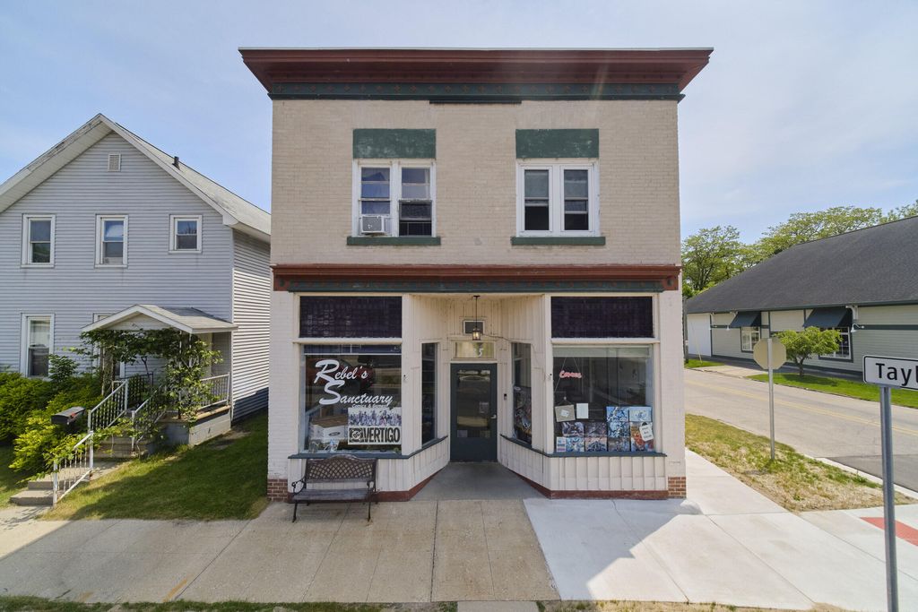 135 Washington Street, Manistee city