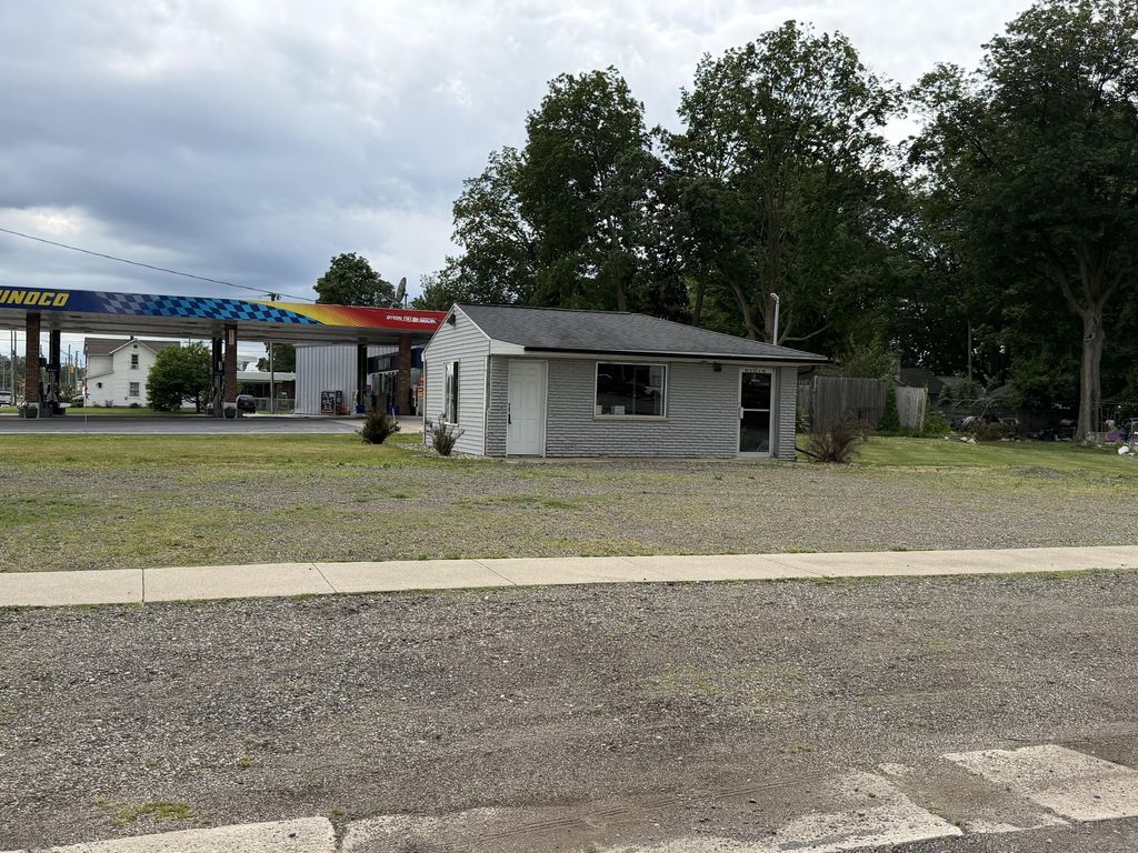 102 N Lincoln Avenue, Three Rivers city