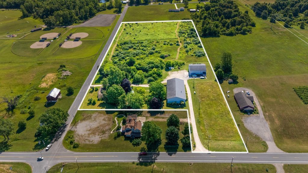 6296 Mountain Road, Coloma charter township