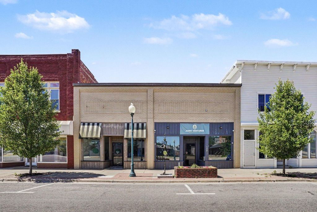 133 W Monroe Street, Bangor city