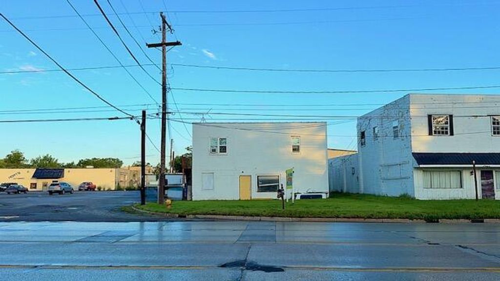 1290 M-139, Benton charter township