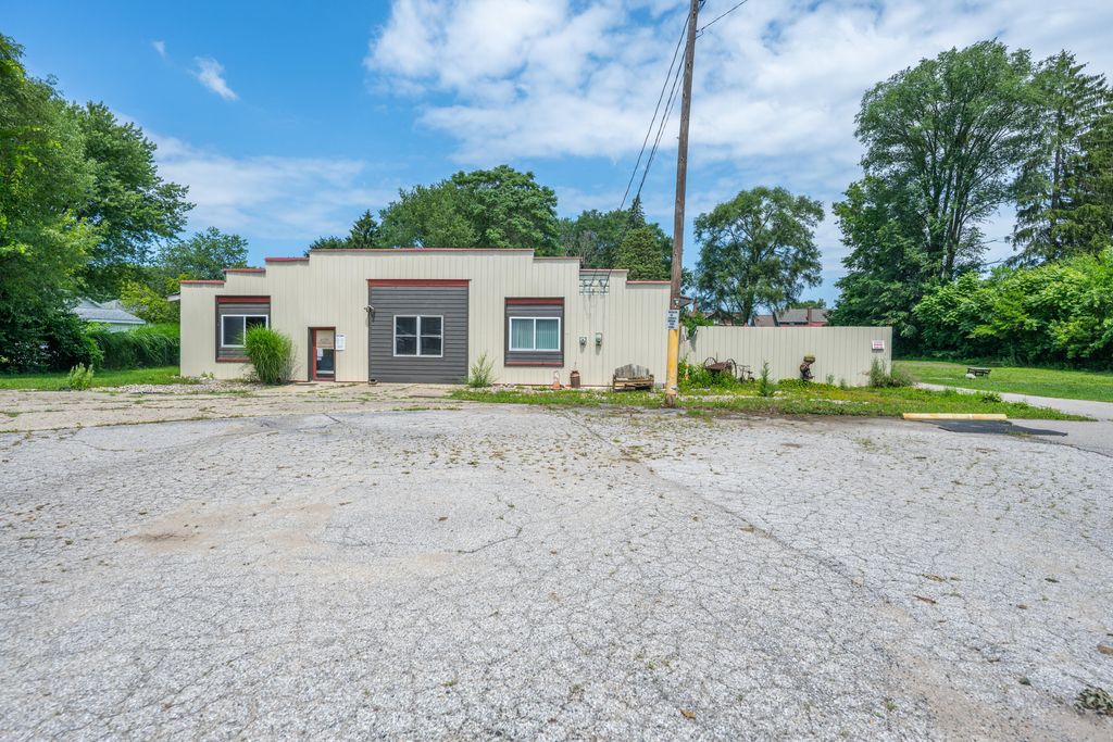 157 W Saint Joseph Street, Coloma city