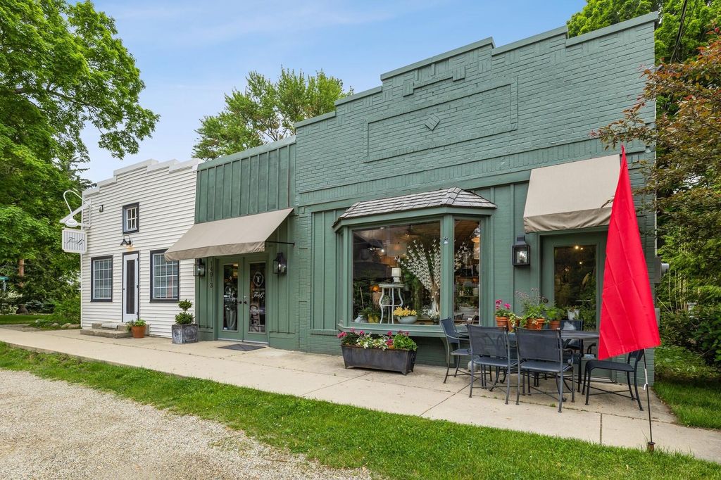 14913 Lakeside Road, Chikaming township