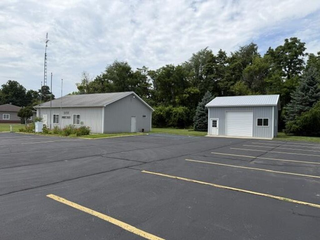 8777 Red Arrow Highway, Watervliet township
