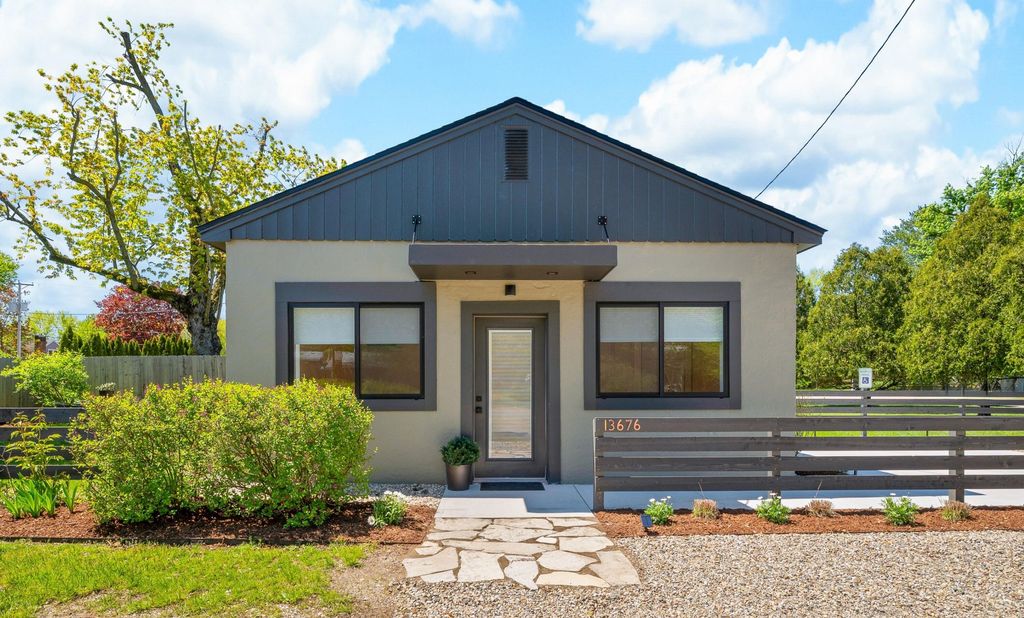 13676 Prairie Road, Chikaming township