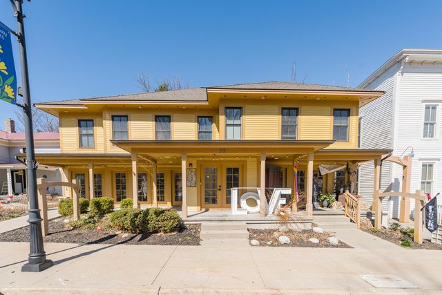 98 W Center Street, Douglas