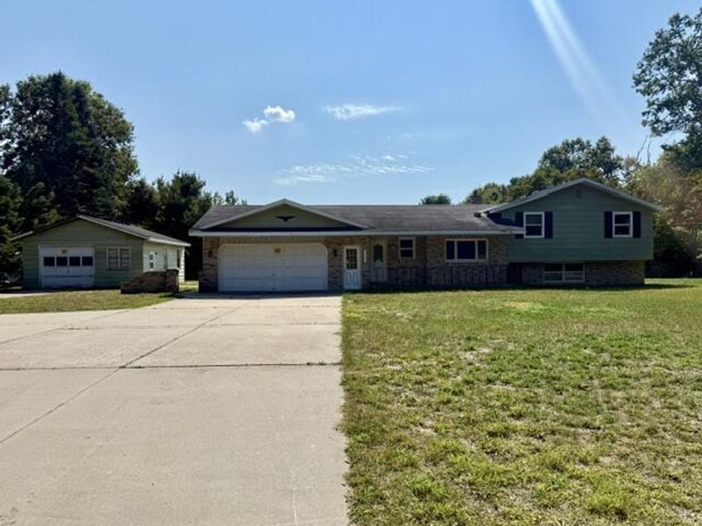 2115 E Sternberg Road, Fruitport charter township