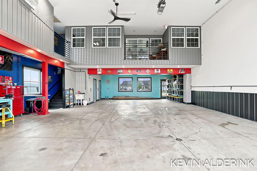 11555 Crossings Court, Holland charter township
