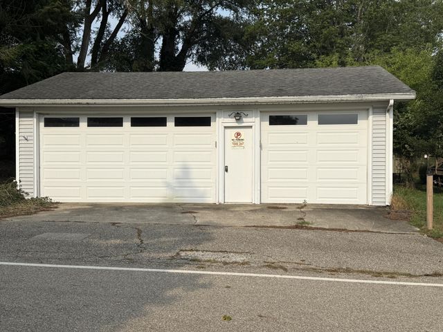 11 N Washington Street, Douglas