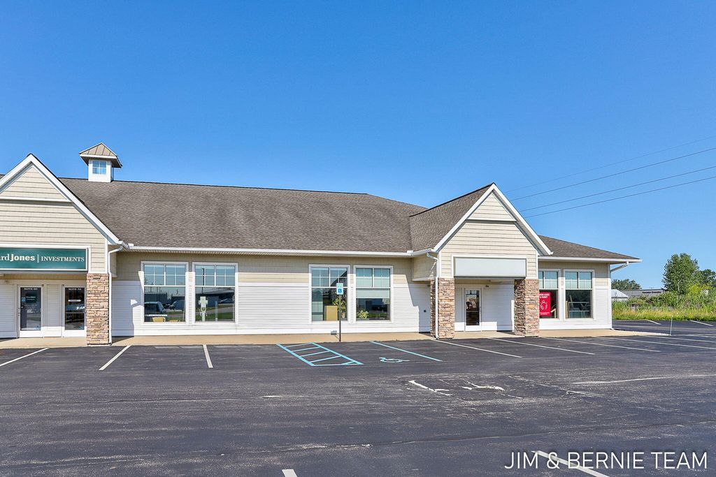 11595 E Lakewood Boulevard Unit: 7-12, Holland charter township