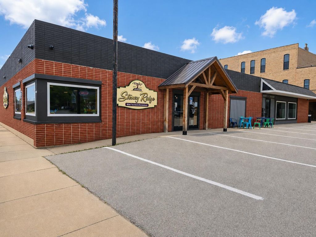 8725 Water Street, Montague city