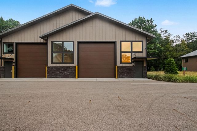 3589 Commercial Boulevard Unit: 22, Saugatuck