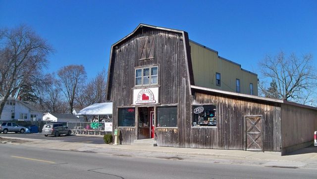 1437 Washington Avenue, Grand Haven