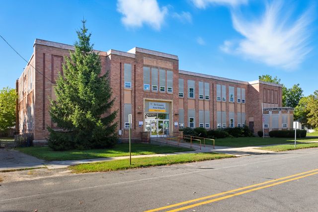 412 E Edgerton Street, Howard City