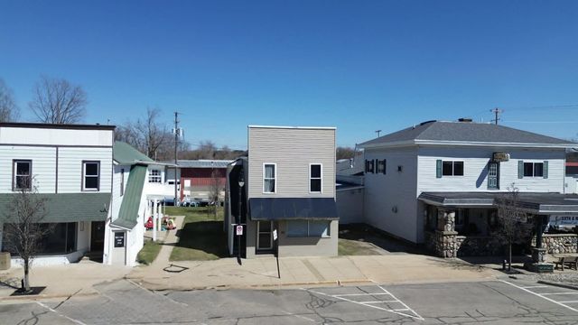 210 N Main Street, Evart