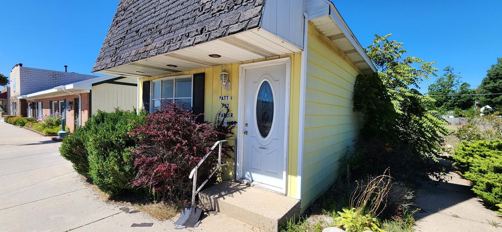 1165 E Wilcox Avenue, White Cloud city